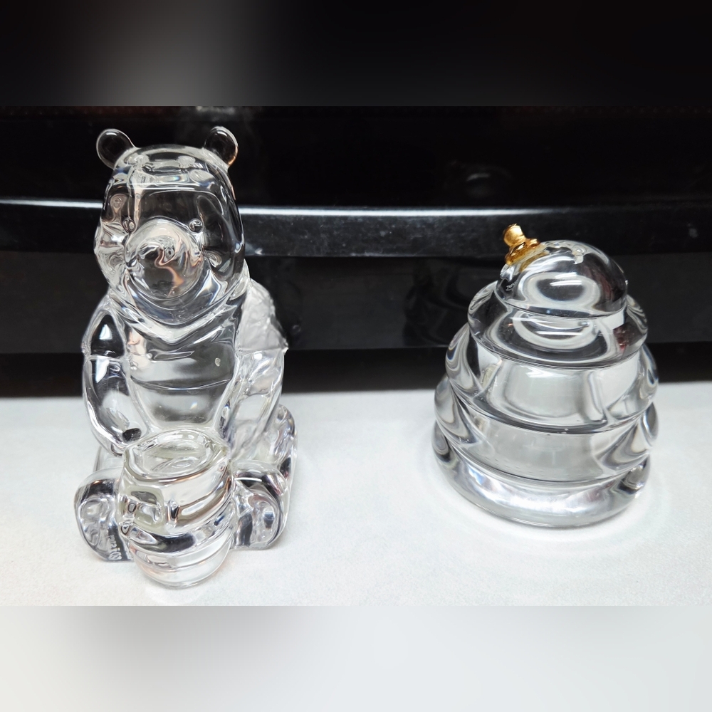 LENOX Disney Crystal Glass Winnie the Pooh & Beehive Gold Bee Salt Shakers